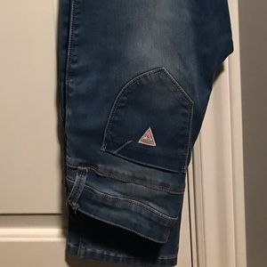 Size 24 GUESS skinny jean